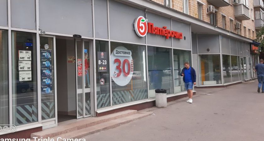 Подруга, работавшая в известном супермаркете, рассказала по секрету, почему никогда нельзя покупать конфеты на развес