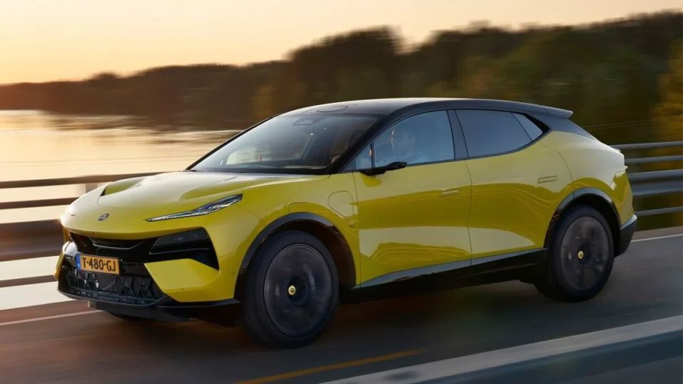 Lotus Eletre Ultra Hybrid:     SUV