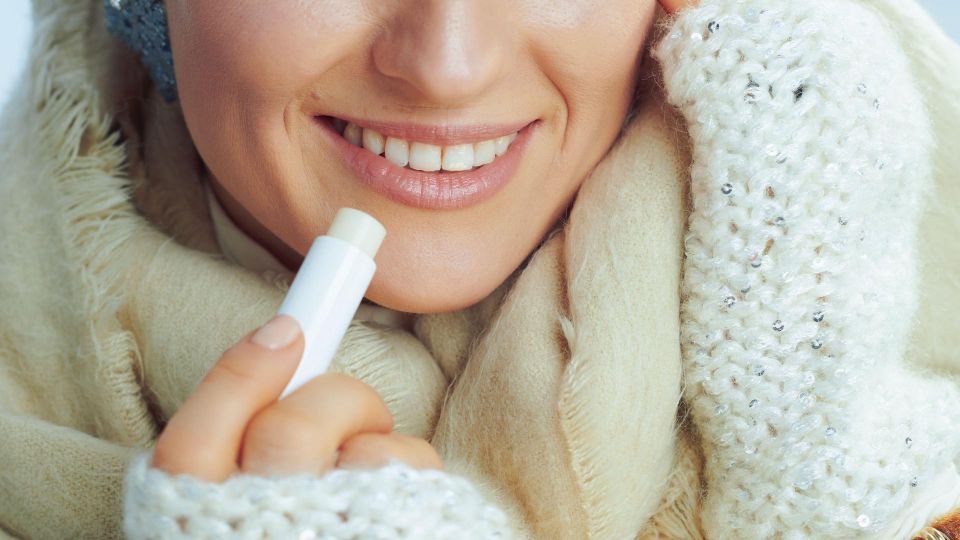 Не просто болячка: что делать, если мелкие заеды на губах портят жизнь