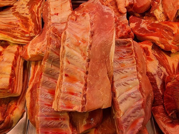 Этот запрещенный способ разморозки мяса быстрее микроволновки: метод шеф-поваров