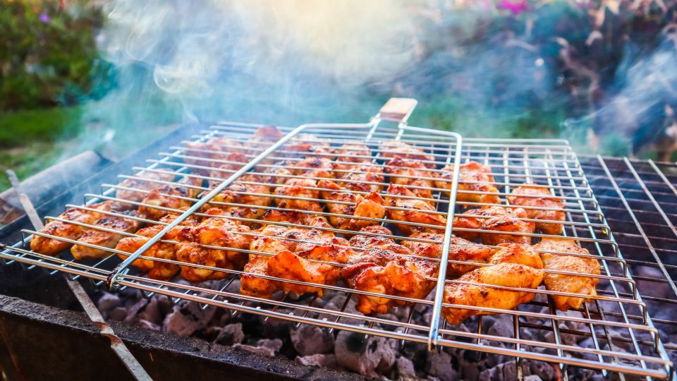 Жир и копоть просто смахнете тряпкой: решетка для гриля засияет от чистоты