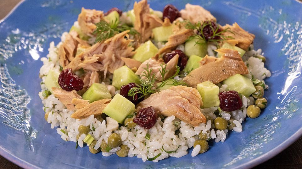 Откройте для себя идеальный вкус: рисовый салат с тунцом