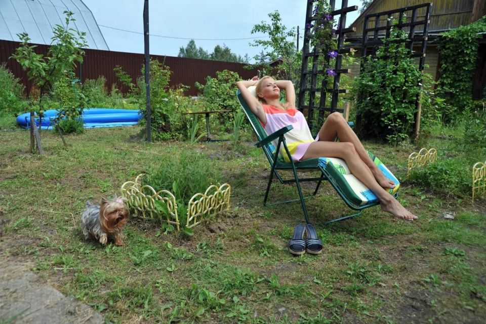 Ситуация с подругой, остающейся в вашем доме без разрешения