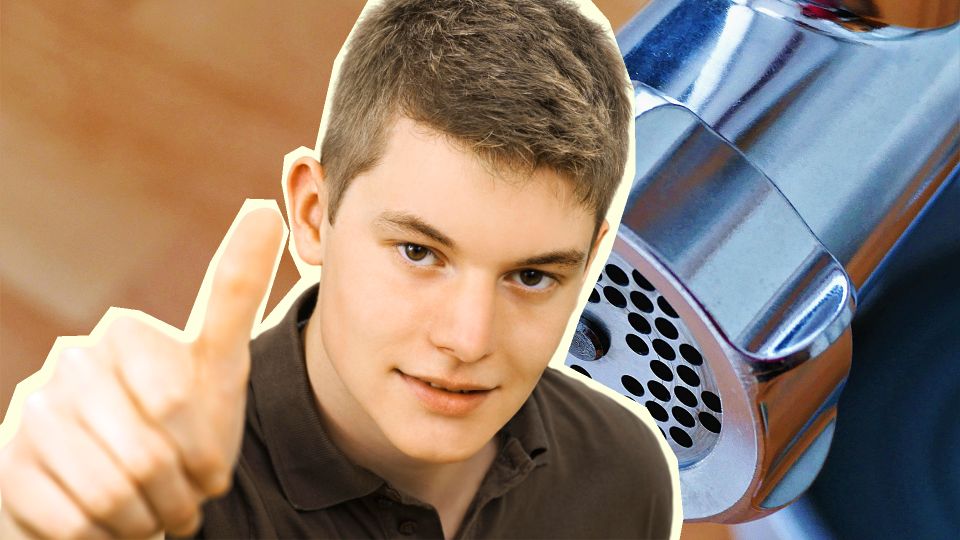 Ножи мясорубки станут острее меча самурая: нужно лишь наточить их особым образом