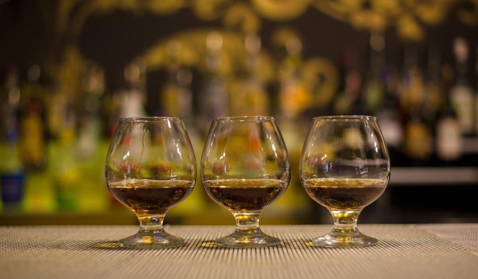 Искусство наслаждаться коньяком: как правильно пить и чем закусывать