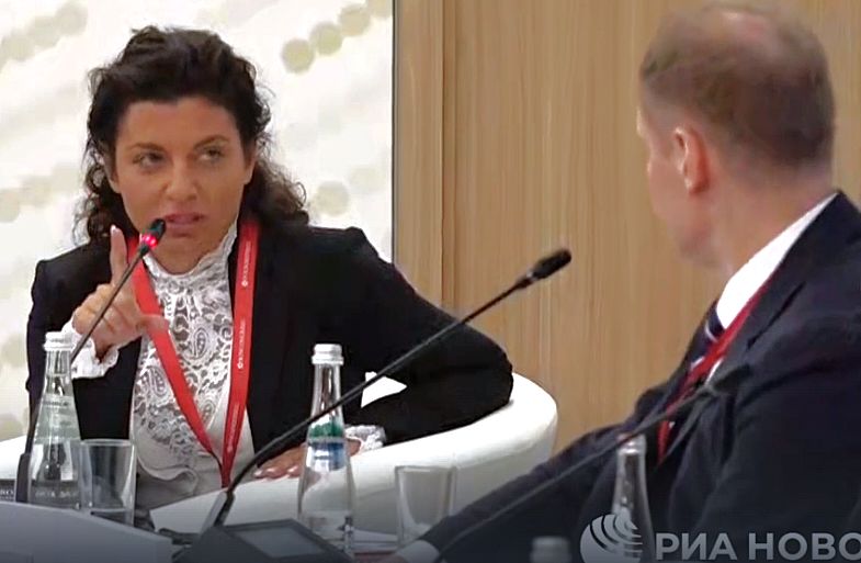 Искусственный интеллект в чиновничьих кабинетах: новые горизонты эффективности