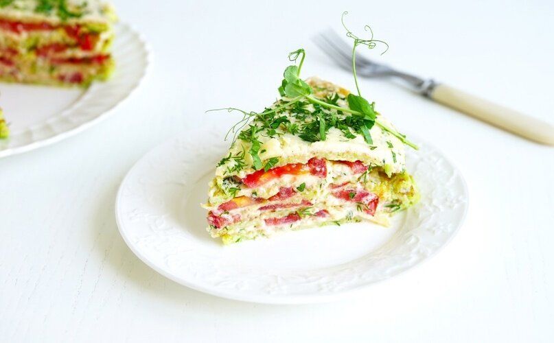 Кабачковый торт с помидорами: летняя закуска, которая завоюет ваши сердца