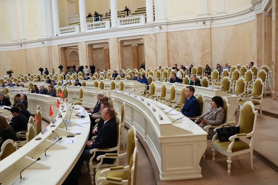Депутаты Петербурга: новые инициативы, поддержка ветеранов и неожиданные изменения в бюджете