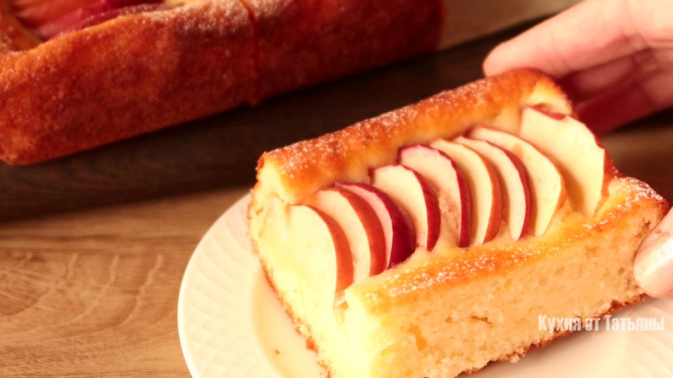 Творожная шарлотка с яблоками: простой рецепт для уютной выпечки