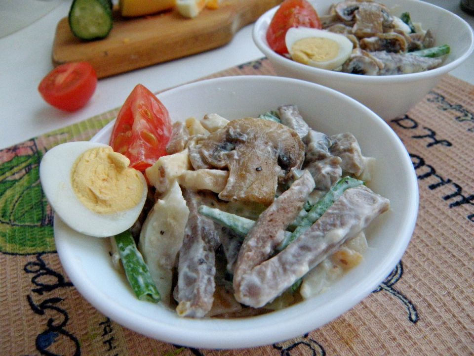 Неповторимые салаты для праздников: легкость и изысканность в каждой порции