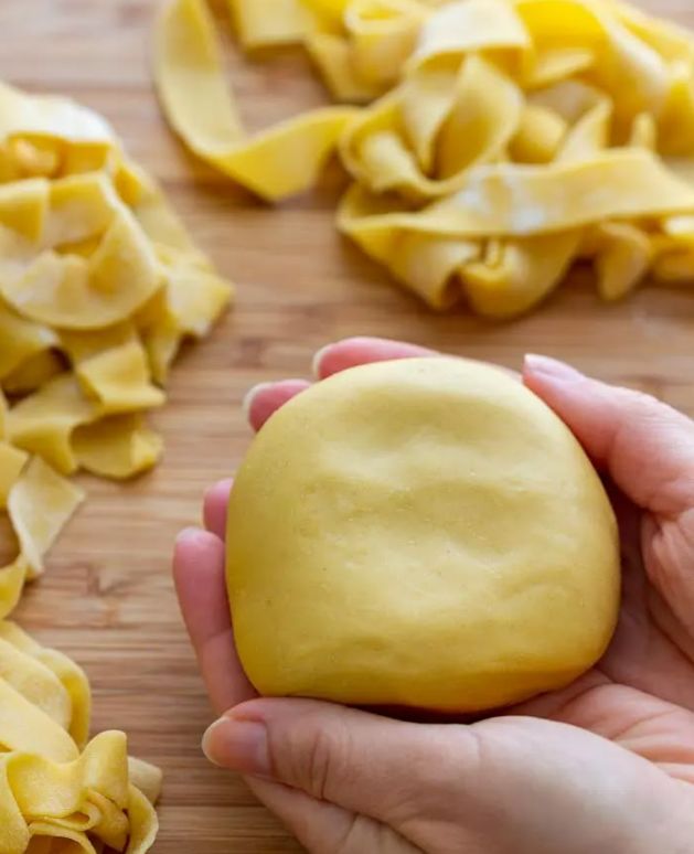 Как приготовить безупречное тесто для домашней лапши и вареников