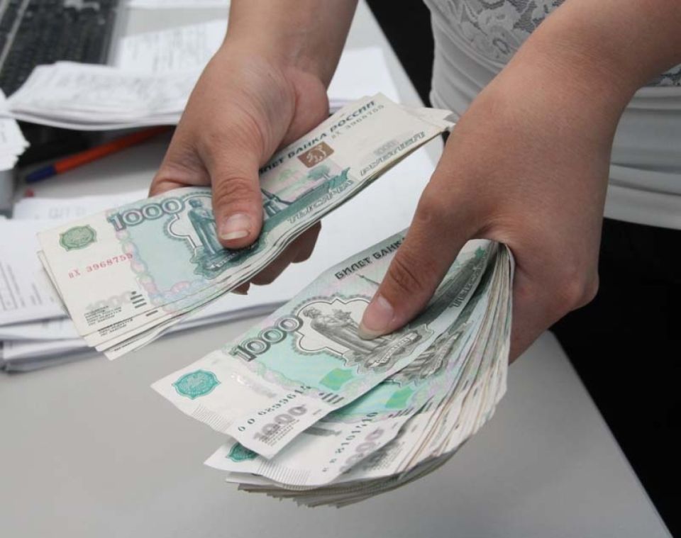 Ошибки в зарплате: что делать, если работодатель требует вернуть зарплату в 90 раз больше обычной