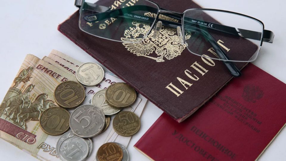 Как сохранить финансовую стабильность пенсионерам-должникам в 2025 году