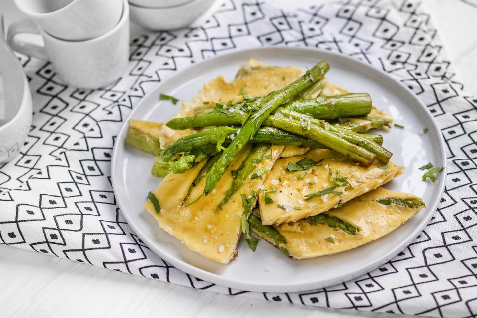 Сливочный омлет со спаржей: как приготовить легко и вкусно