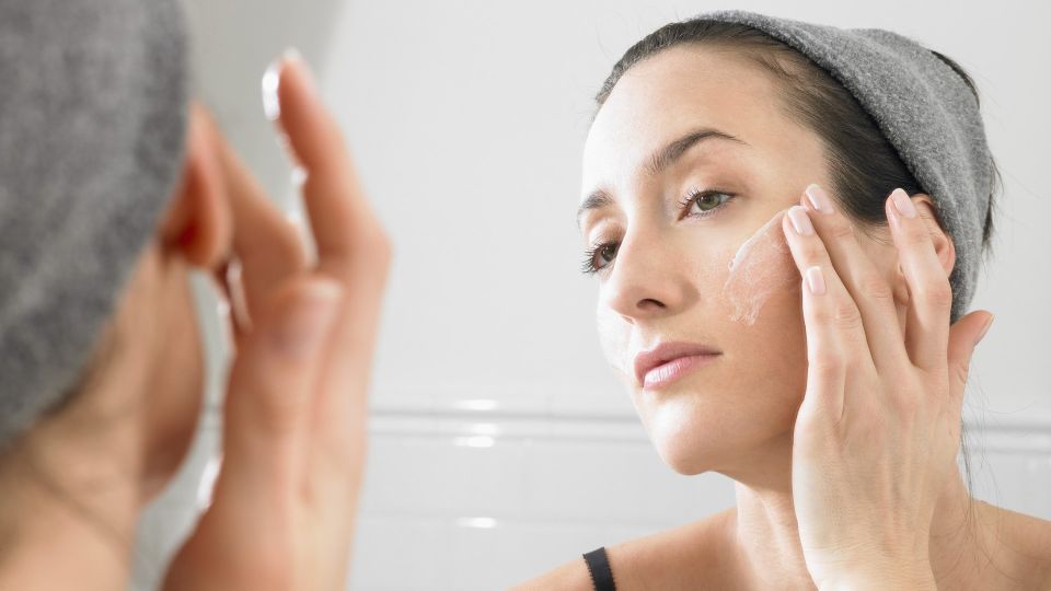 Чтобы не навредить: как использовать косметику с ретинолом зимой
