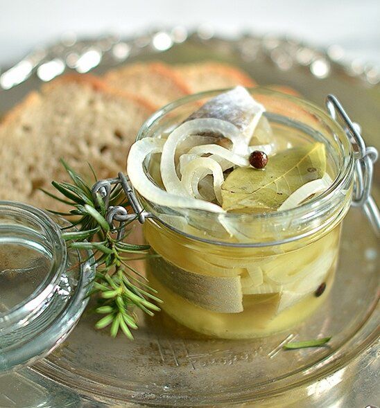 Пряная сельдь в ароматном масле: простота и вкус на вашем столе