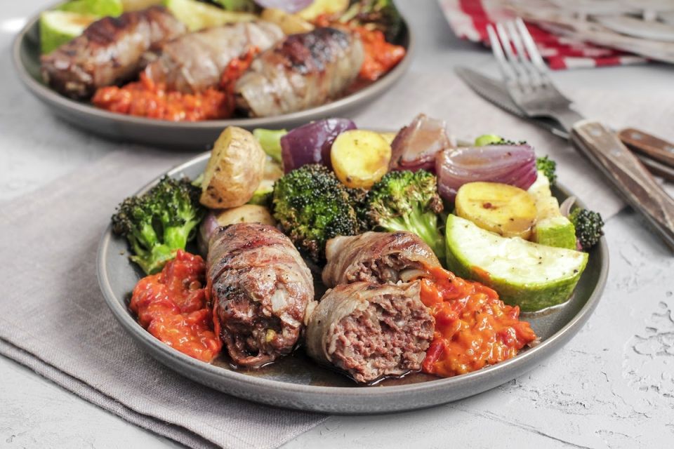 Чевапчичи с беконом: Балканский кулинарный шедевр для вашей кухни