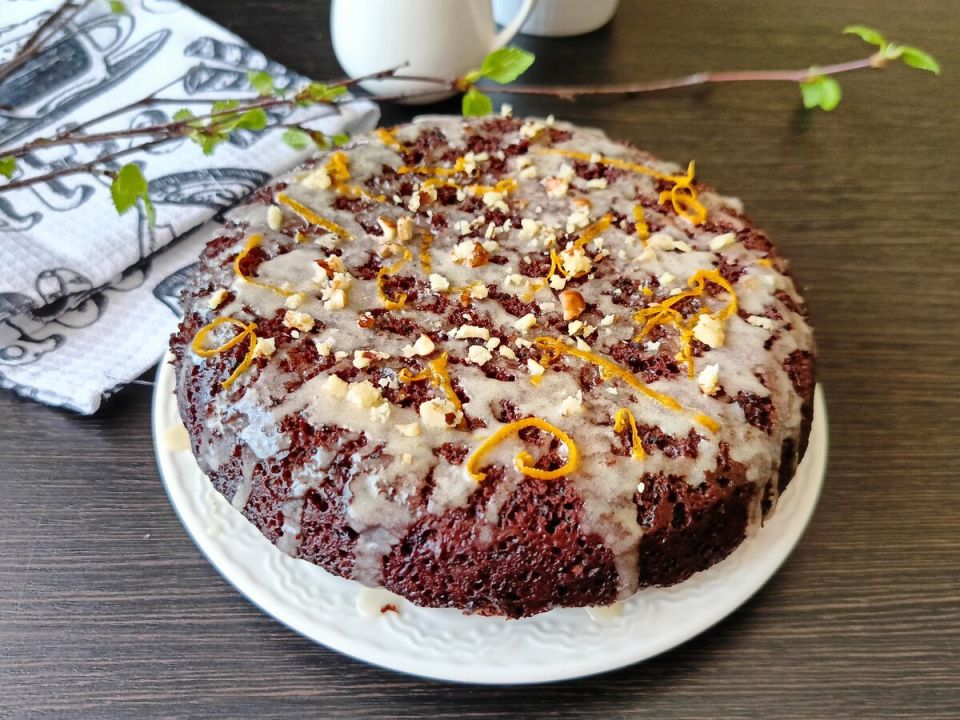 Шоколадный пирог с орехами: быстрое лакомство для неожиданной встречи