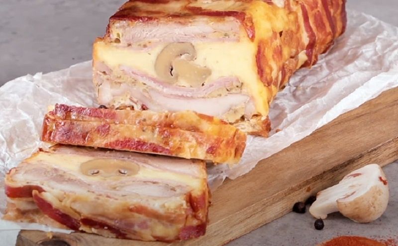 Кулинарный шедевр из курицы: новогодний рулет для эффектного стола