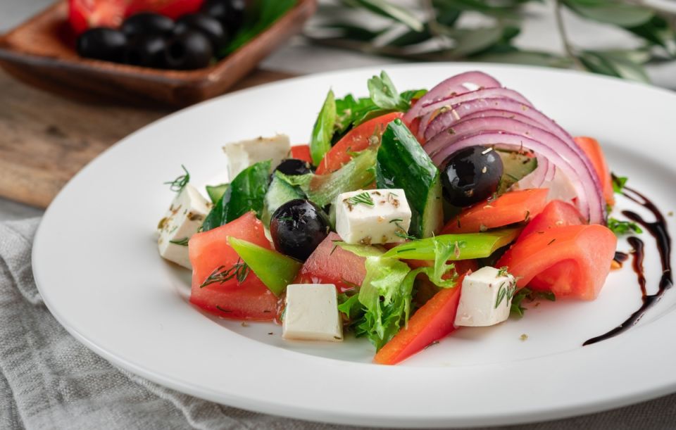 Греческий салат: классика, которую стоит приготовить