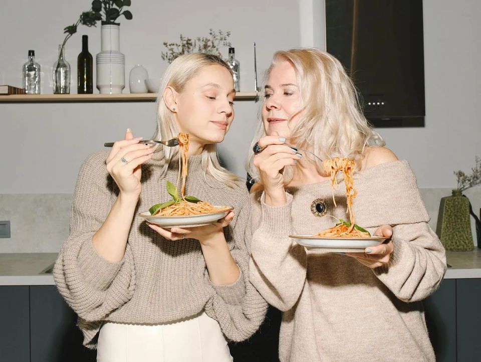 Как еда влияет на восприятие женственной идентичности и идеалов