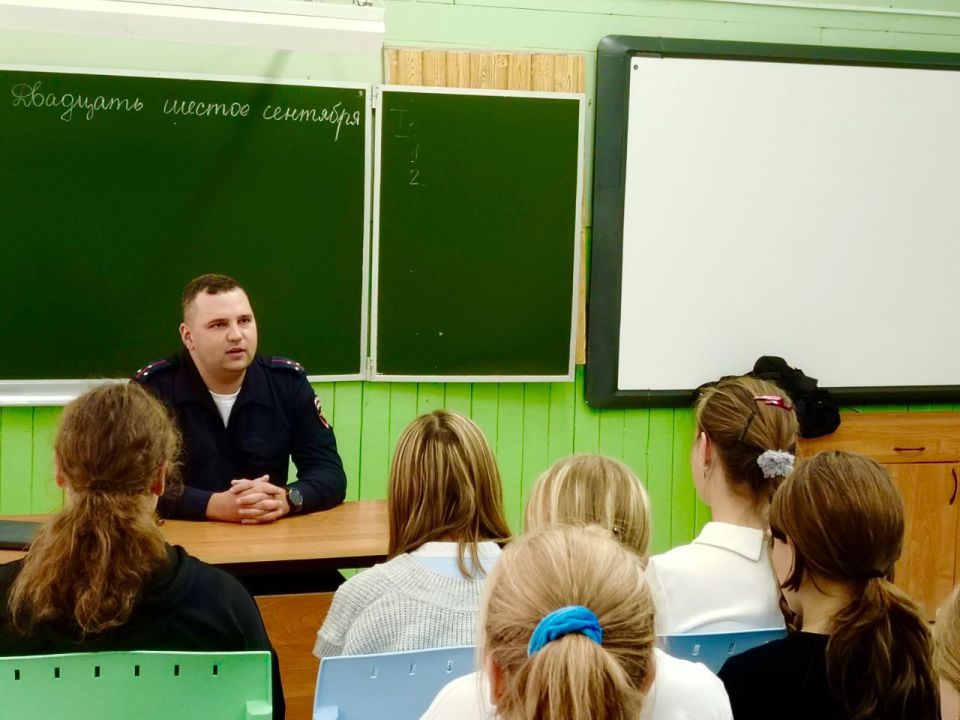 В рамках масштабной информационно-пропагандистской кампании «Несовершеннолетний водитель» начальник отделения Госавтоинспекции ОМВД России по Коношскому району Чижик Илья Владимирович провел профилактические беседы с...