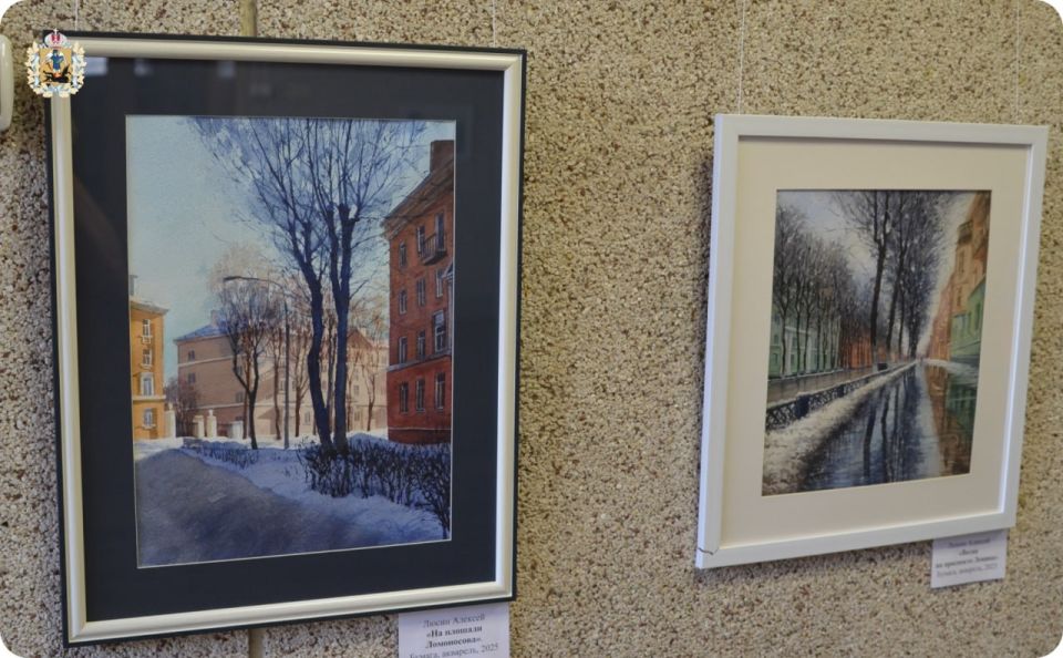 В Северодвинске проходит выставка работ Алексея Люсина «Наперекор декадансу»