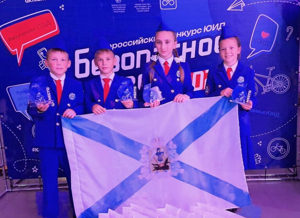    18-           ,      3  9 