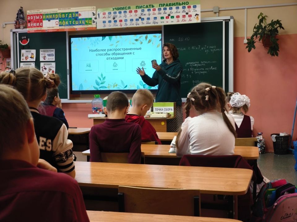 Уроки экологии: школьники учатся сортировать отходы