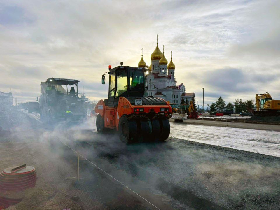 На площади Профсоюзов в Архангельске сегодня началась укладка асфальта