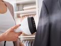 10 необычных способов использовать отпариватель: от чистки мебели до разморозки морозилки