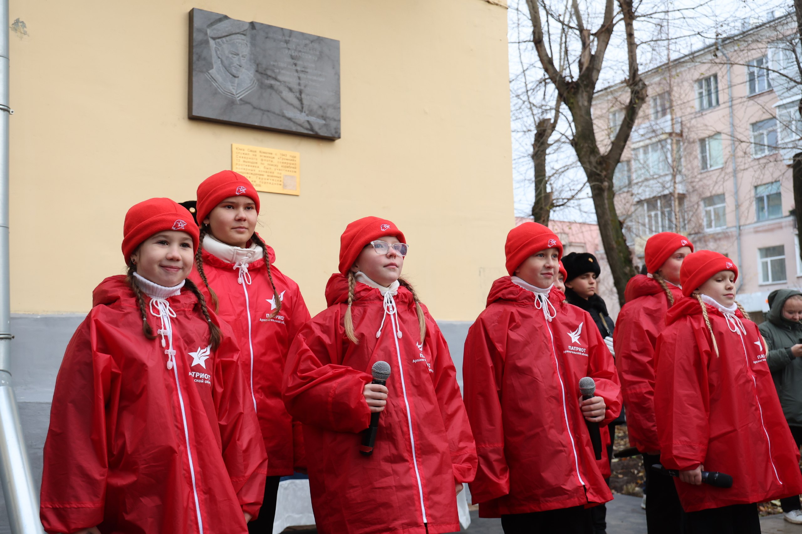 Сегодня состоялось торжественное открытие мемориальной доски юнге Северного флота Саше Ковалеву Сегодня состоялось торжественное открытие мемориальной доски юнге Северного флота Саше Ковалеву