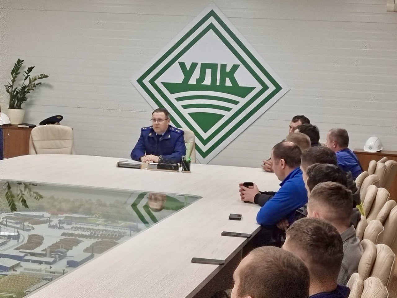 Мобильная приемная прокуратуры Архангельской области и Ненецкого автономного округа осуществила выезд в Вельский муниципальный район, Устьянский и Шенкурский муниципальные округа Мобильная приемная прокуратуры Архангельской области и Ненецкого автономного округа осуществила выезд в Вельский муниципальный район, Устьянский и Шенкурский муниципальные округа