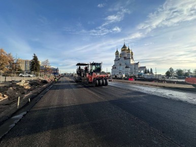 Идет асфальтирование площади Профсоюзов