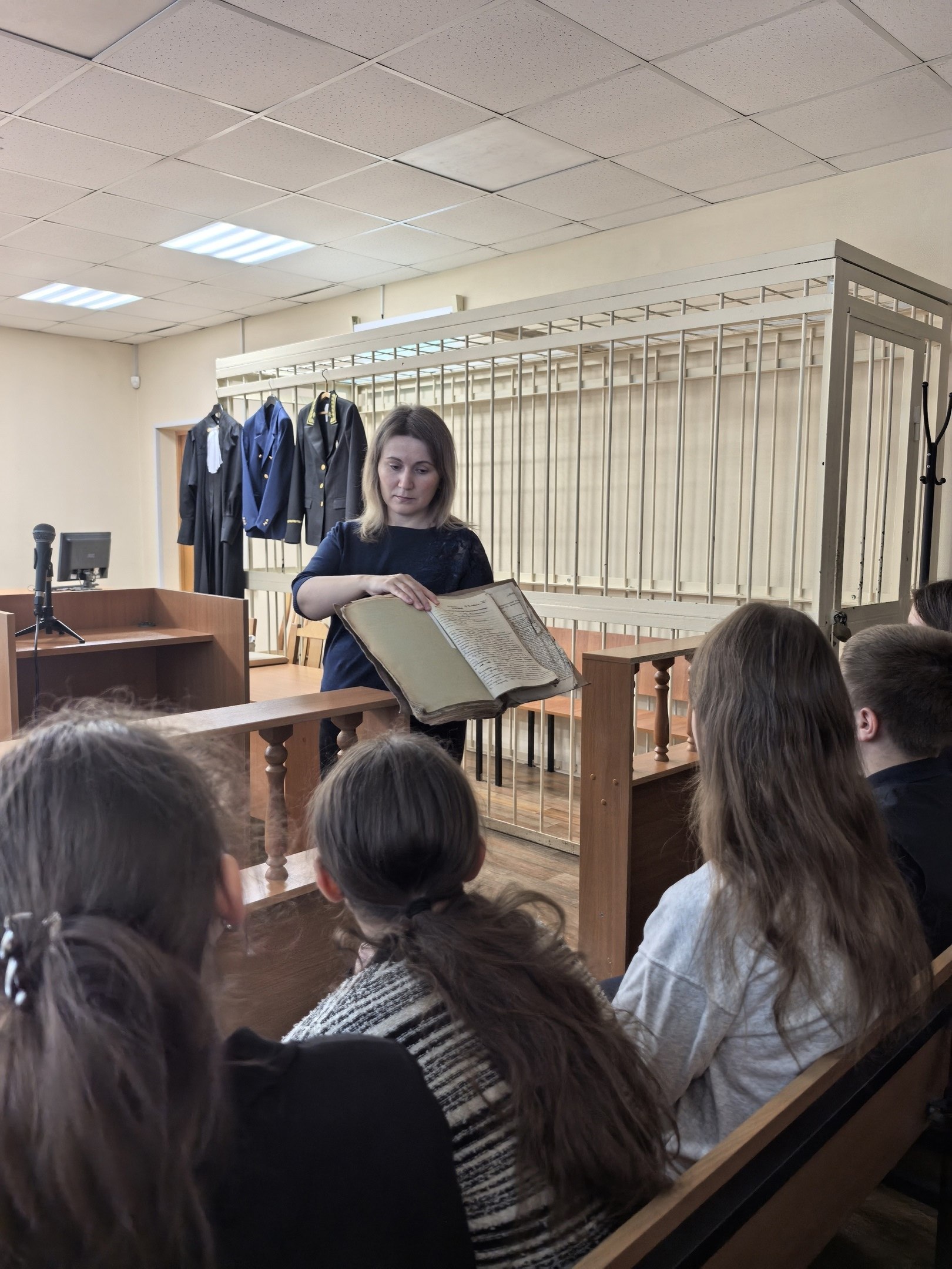 Каникулы с пользой: школьники Архангельска посетили важные учреждения! Каникулы с пользой: школьники Архангельска посетили важные учреждения!