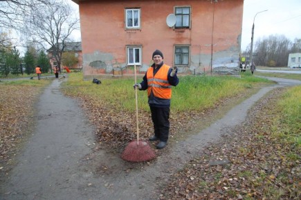 Игорь Арсентьев: У дворников сейчас непростая пора – необходимо подготовить дворы к зиме, идет активная уборка листвы