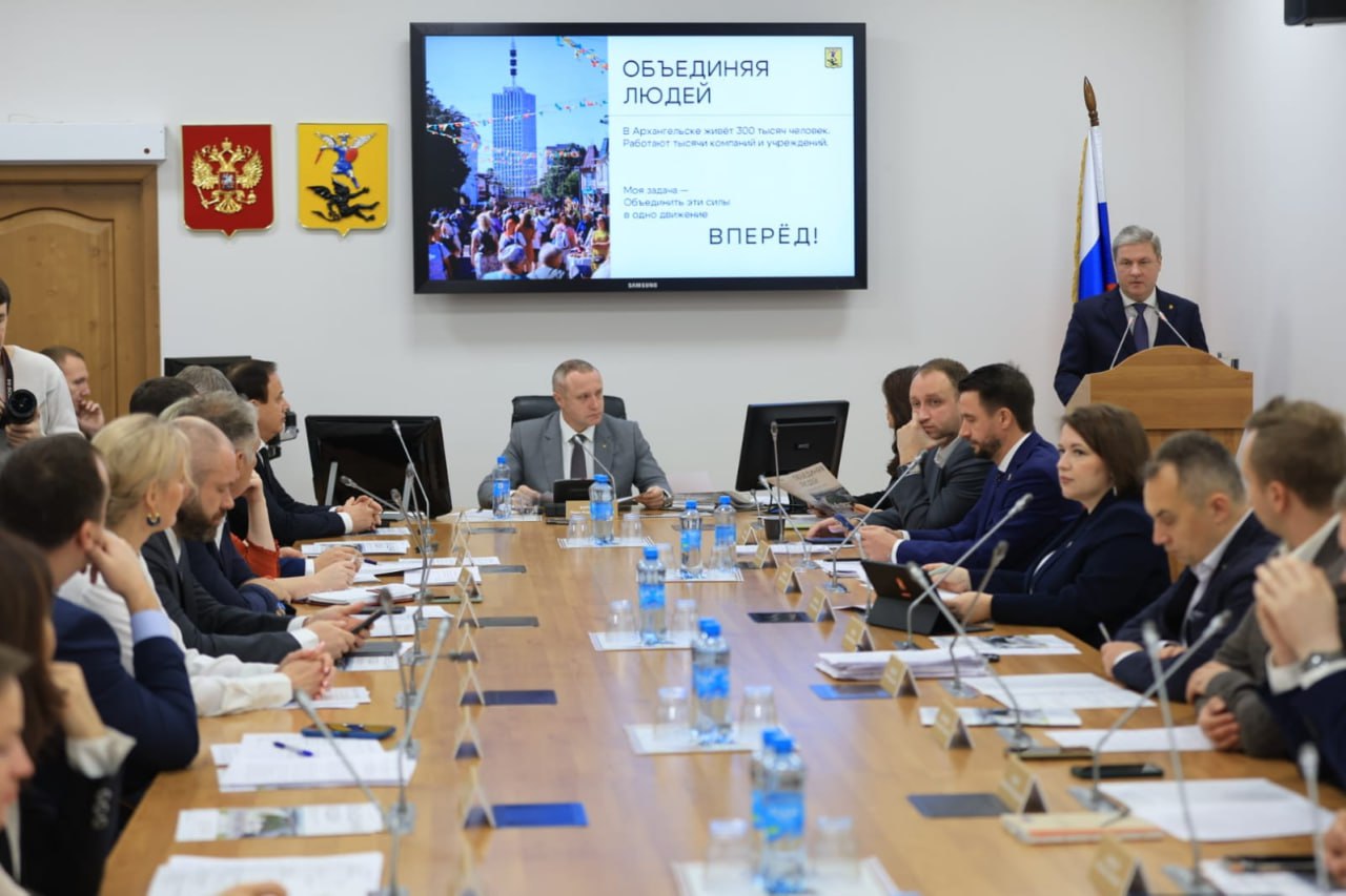 Городская Дума поддержала мою программу и вновь избрала меня главой Архангельска