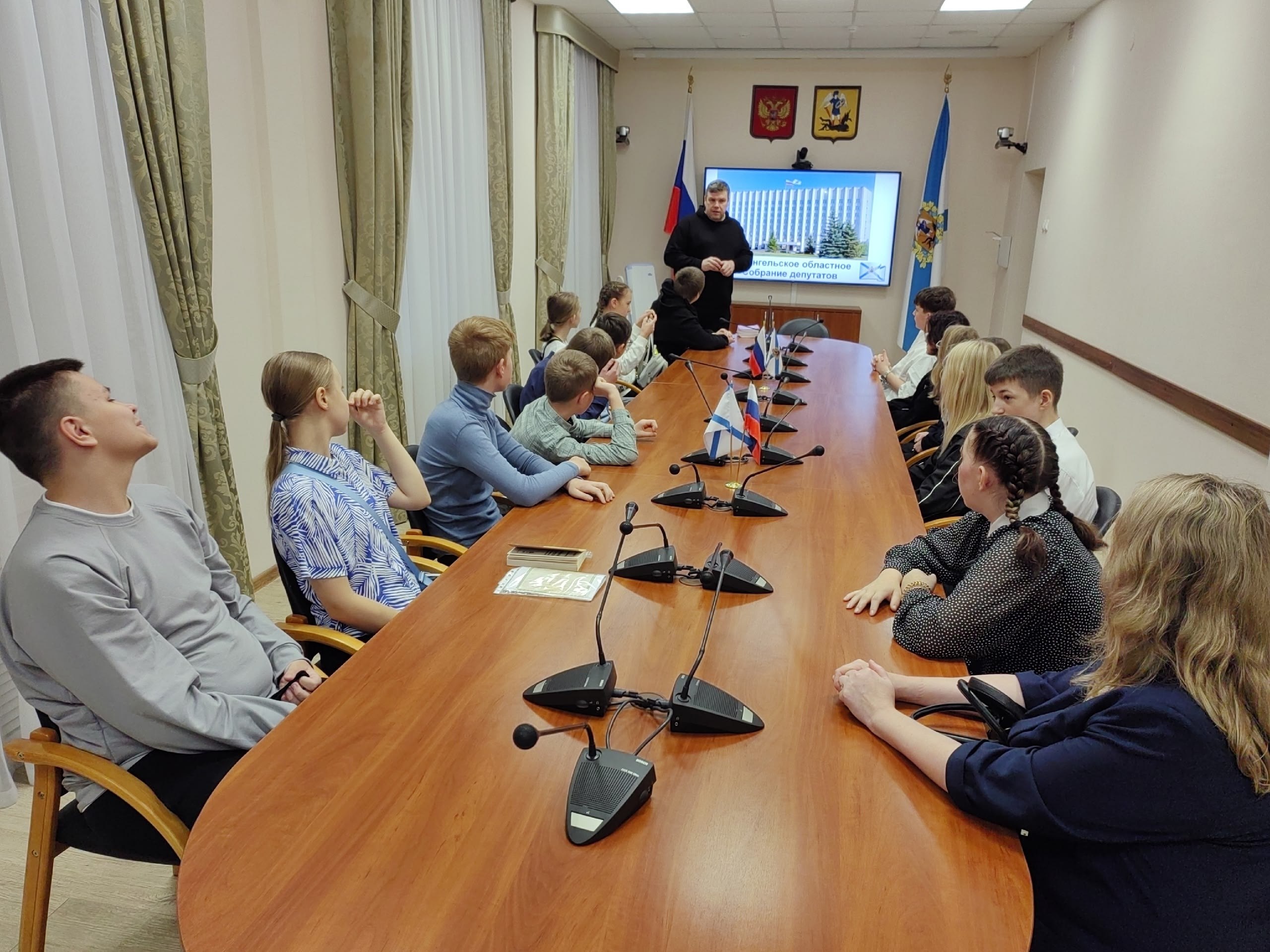 Каникулы с пользой: школьники Архангельска посетили важные учреждения! Каникулы с пользой: школьники Архангельска посетили важные учреждения!