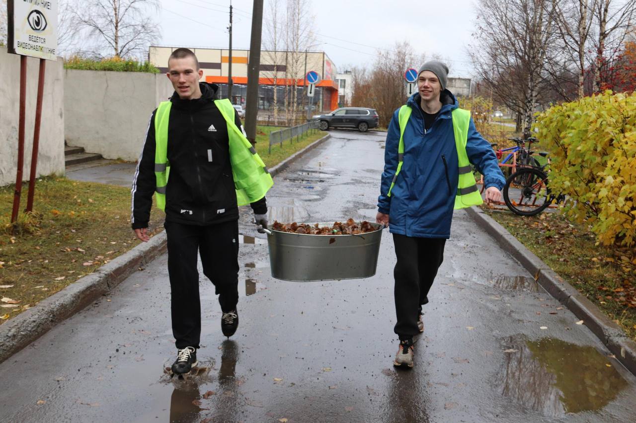 Игорь Арсентьев: Школьники города корабелов в осенние каникулы зарабатывают свои первые деньги: 100 юных северодвинцев работают в трудовых бригадах Детско-юношеского центра Игорь Арсентьев: Школьники города корабелов в осенние каникулы зарабатывают свои первые деньги: 100 юных северодвинцев работают в трудовых бригадах Детско-юношеского центра