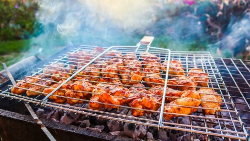 Жир и копоть просто смахнете тряпкой: решетка для гриля засияет от чистоты