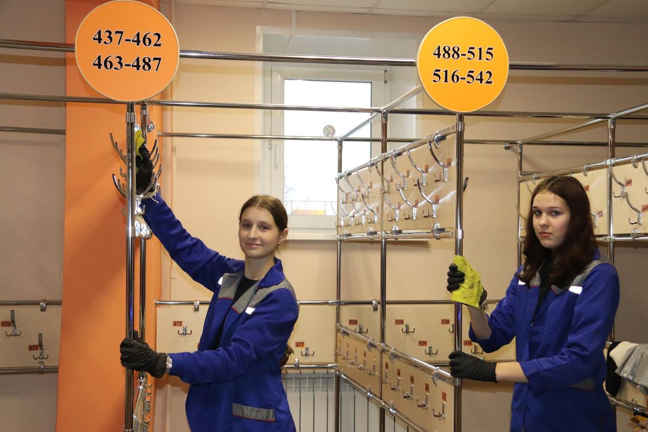 Игорь Арсентьев: Школьники города корабелов в осенние каникулы зарабатывают свои первые деньги: 100 юных северодвинцев работают в трудовых бригадах Детско-юношеского центра Игорь Арсентьев: Школьники города корабелов в осенние каникулы зарабатывают свои первые деньги: 100 юных северодвинцев работают в трудовых бригадах Детско-юношеского центра