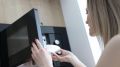 Зачем хозяйки разогревают лимонный сок в микроволновке: так можно решить важную проблему