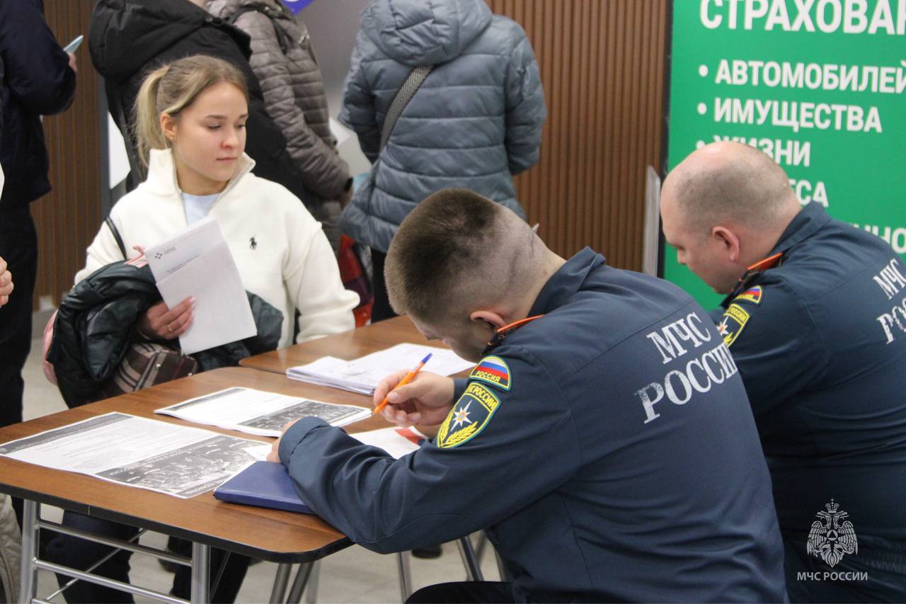 МЧС России приглашает на службу: в Архангельске прошла ярмарка вакансий МЧС России приглашает на службу: в Архангельске прошла ярмарка вакансий