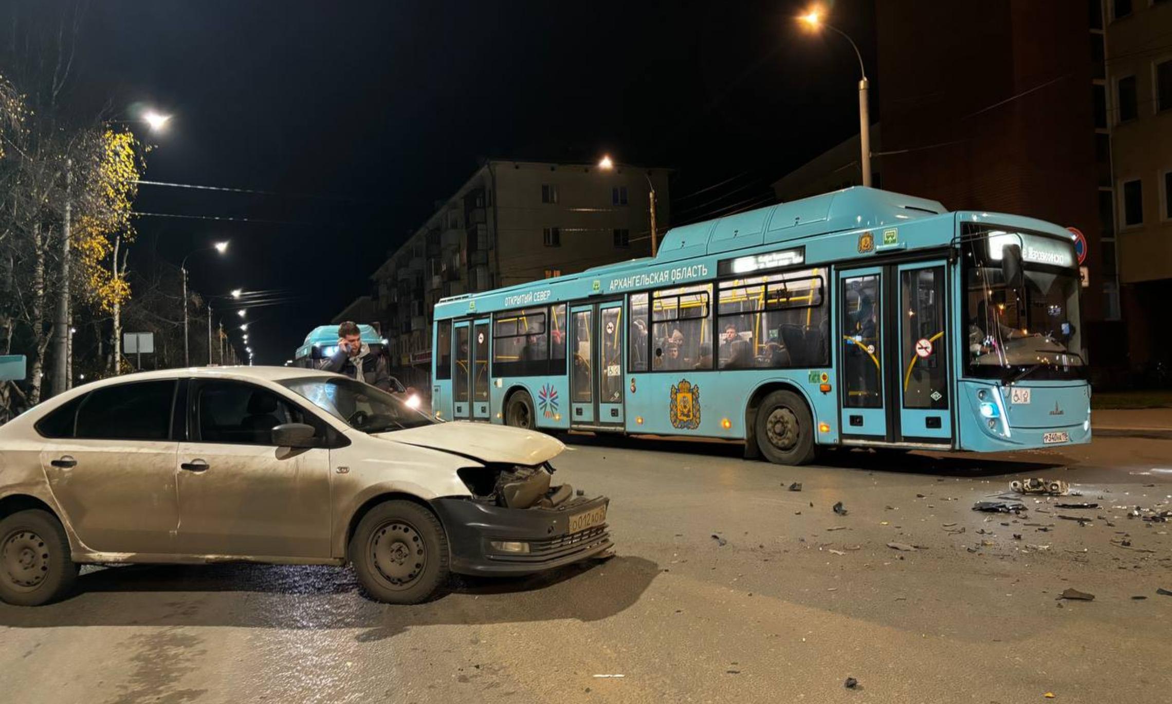 Двое малолетних пострадали в ДТП на оживленном перекрестке Архангельска