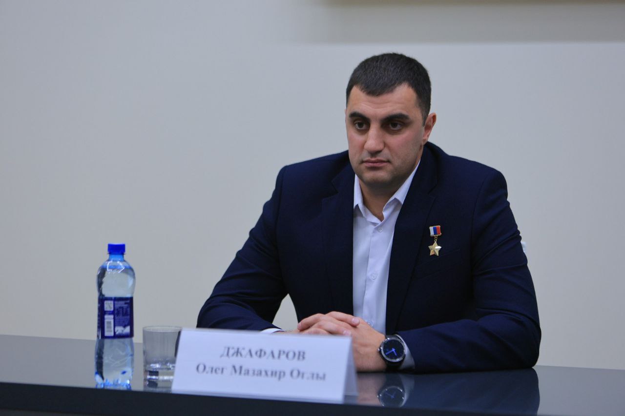 С участником программы «Время героев» Олегом Джафаровым, который приехал поближе познакомиться с нашим регионом, губернатор Архангельской области Александр Цыбульский обсудил вопросы развития образовательных программ для... С участником программы «Время героев» Олегом Джафаровым, который приехал поближе познакомиться с нашим регионом, губернатор Архангельской области Александр Цыбульский обсудил вопросы развития образовательных программ для...