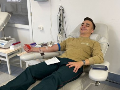 Музыканты оркестра штаба ЛенВО поддержали доноров Поморья