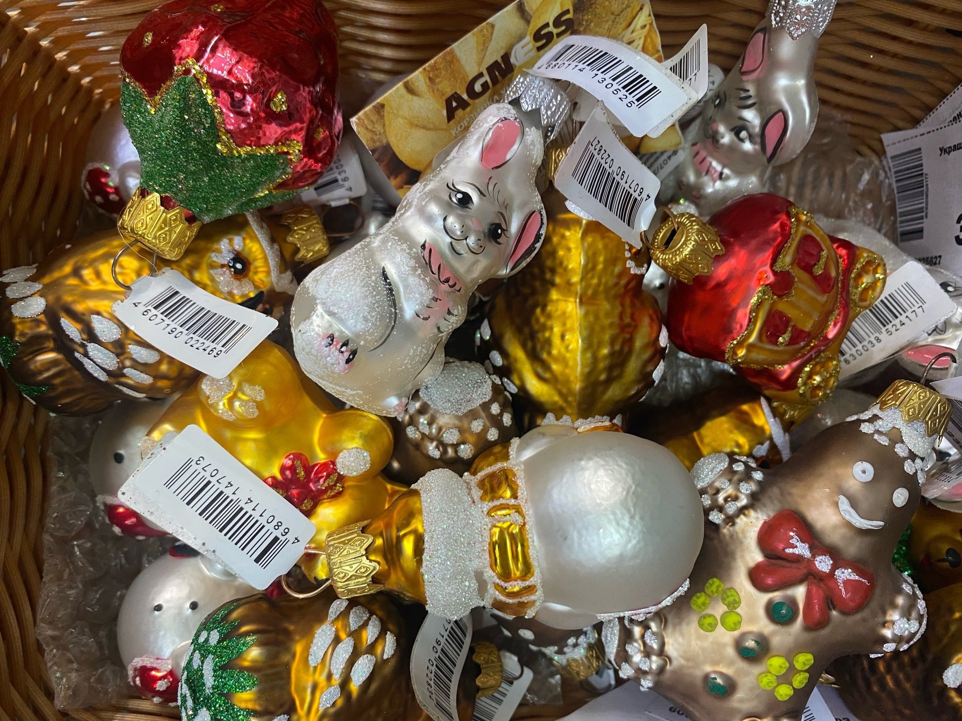 Смотрите, какая красота! В Архангельске начали продавать новогодние игрушки, и от этой сказочной россыпи просто глаз не оторвать Смотрите, какая красота! В Архангельске начали продавать новогодние игрушки, и от этой сказочной россыпи просто глаз не оторвать