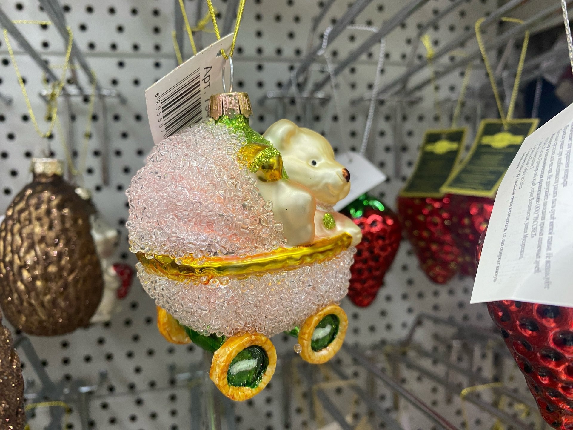 Смотрите, какая красота! В Архангельске начали продавать новогодние игрушки, и от этой сказочной россыпи просто глаз не оторвать Смотрите, какая красота! В Архангельске начали продавать новогодние игрушки, и от этой сказочной россыпи просто глаз не оторвать