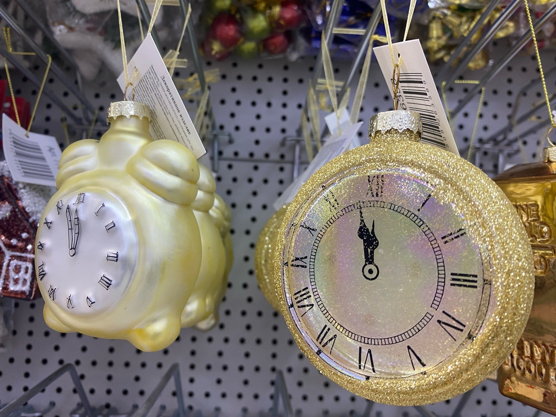 Смотрите, какая красота! В Архангельске начали продавать новогодние игрушки, и от этой сказочной россыпи просто глаз не оторвать Смотрите, какая красота! В Архангельске начали продавать новогодние игрушки, и от этой сказочной россыпи просто глаз не оторвать