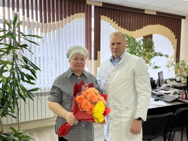 В Вельске проводили на заслуженный отдых хирурга высшей квалификационной категории Ольгу Ламову